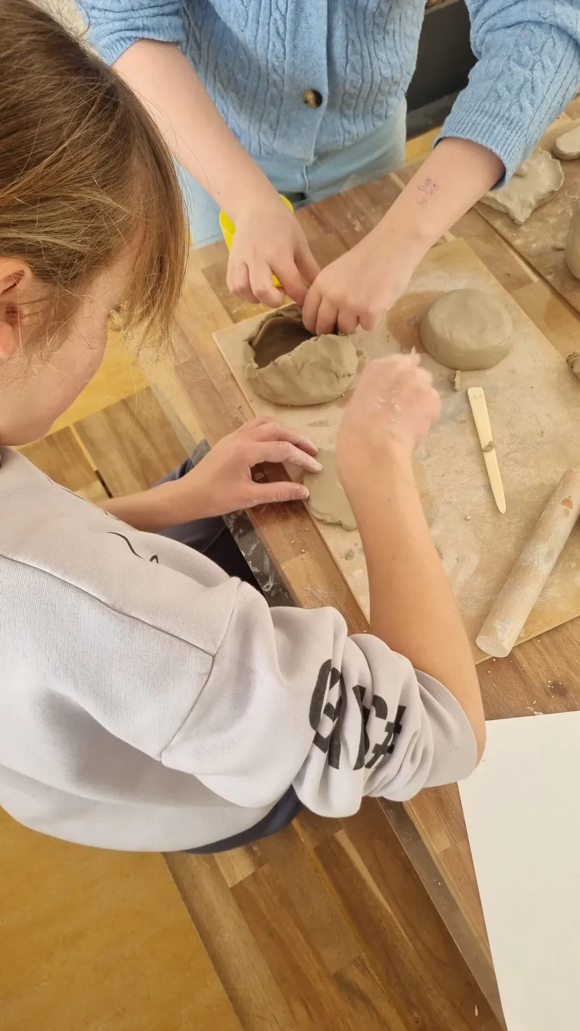 Blad & Beeld Klei kinderworkshop boetseren kids