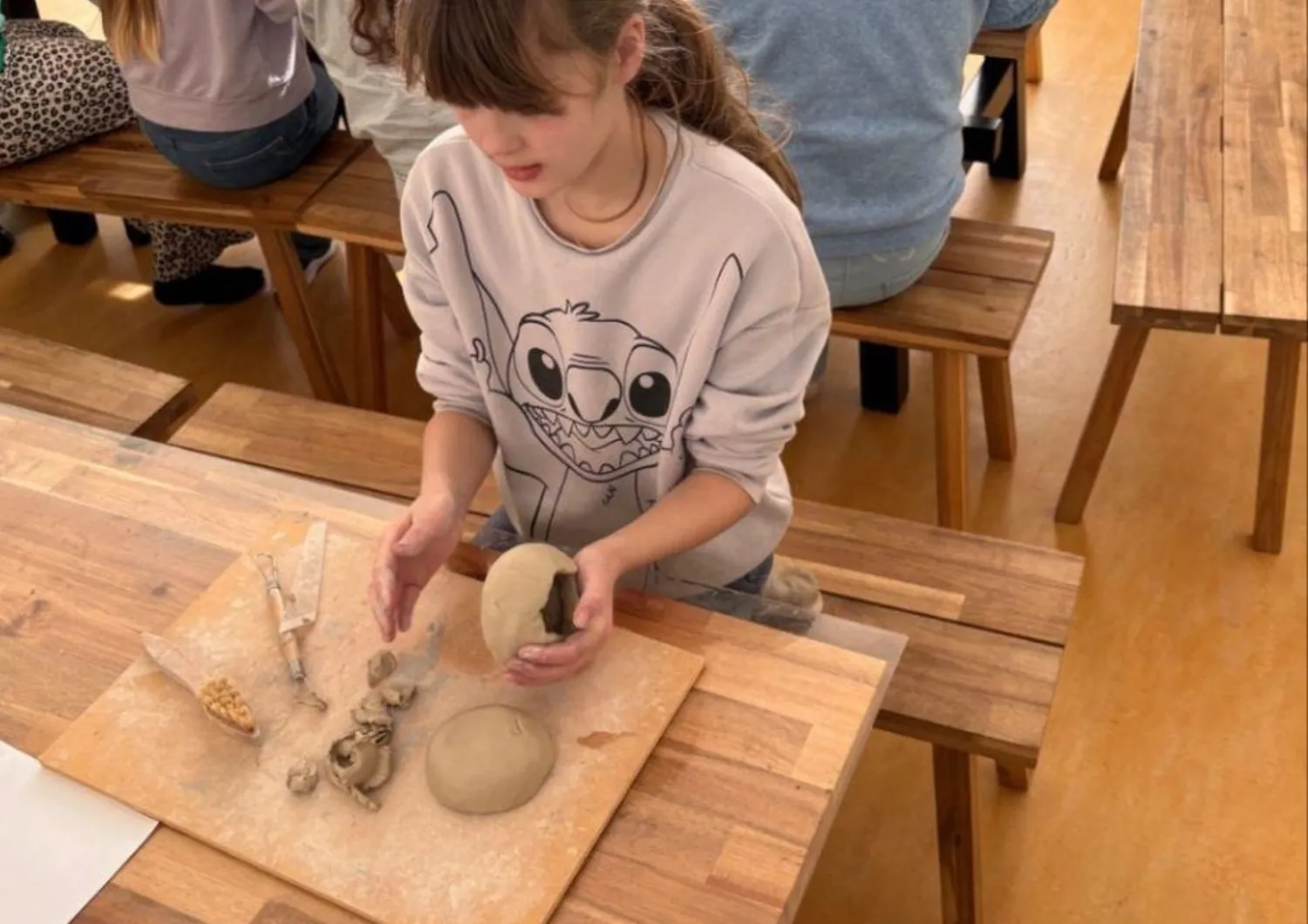 Blad & Beeld Klei kinderworkshop boetseren kids