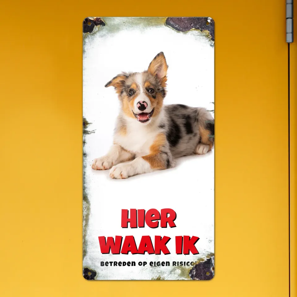Gozi Hier waak ik hond metalen bord 20x40cm persoonlijk