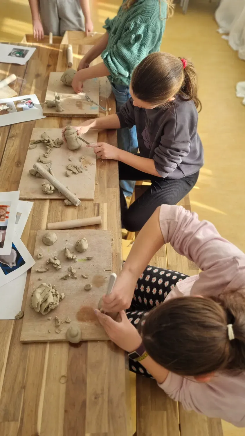 Blad & Beeld Klei kinderworkshop boetseren kids